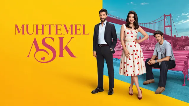 Muhtemel Aşk dizisinin renkli resmî afişinde İstanbul manzarası önünde birlikte yer alan üç başrol oyuncusu.